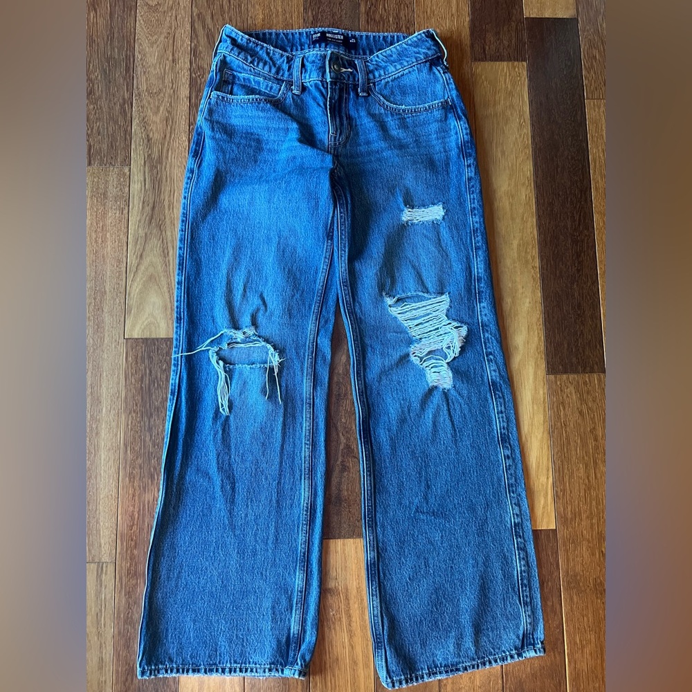 Hollister Low-Rise Baggy Jeans